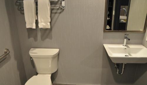 Queen Studio - Disability Access (2 Adults + 2 Children)