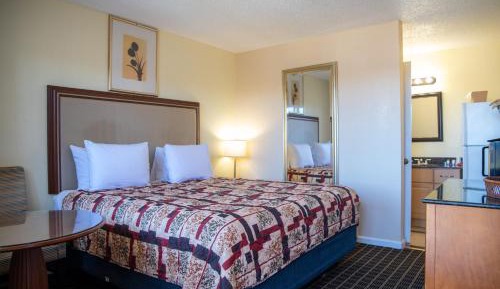 Queen Room - Non-Smoking