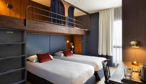 Classic Room (2 adults + 2 children)