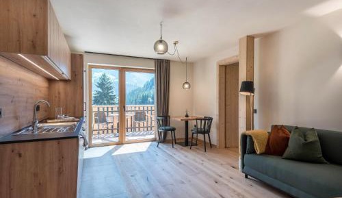 Superior One-Bedroom Apartment with Balcony