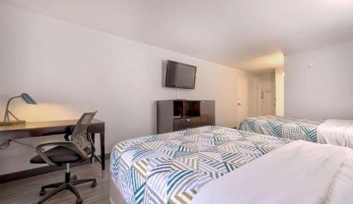Queen Room with Two Queen Beds - Non-Smoking