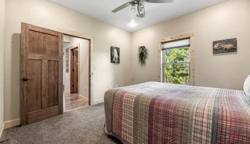 Five Bedroom Holiday Home