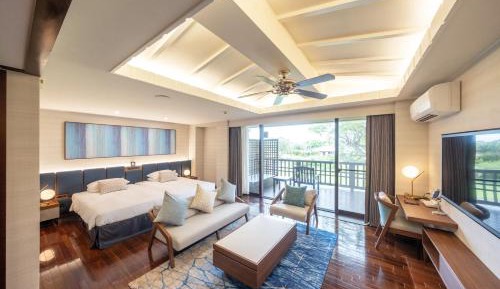 Renovated Grand Cottage with lounge access for 2 adults