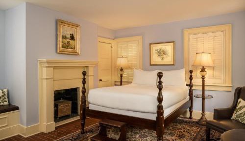 Carriage House Courtyard Queen