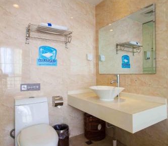 Twin Room with Festive Theme