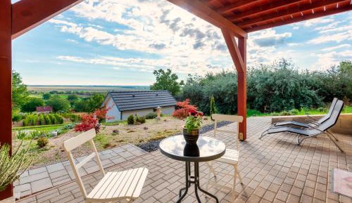 Apartment with Garden View