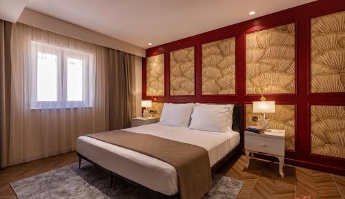 Deluxe Double Room (2 Adults + 1 Child)