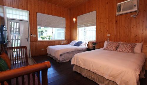 Quadruple Room with Private Bathroom