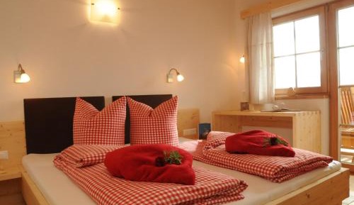 Two-Bedroom Apartment  with Balcony and Mountain View