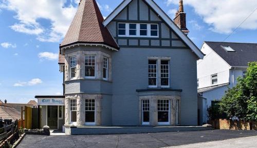 Eight-Bedroom Holiday Home