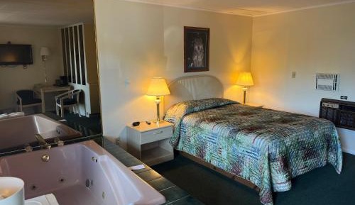 Queen Room with Spa Bath