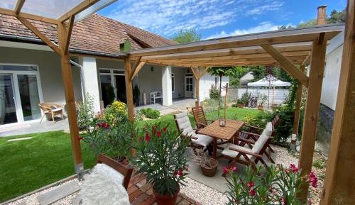 Apartment with Garden View