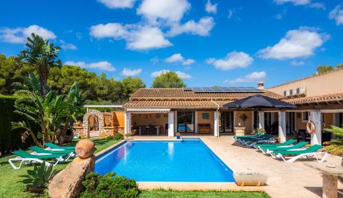 Villa with Garden View