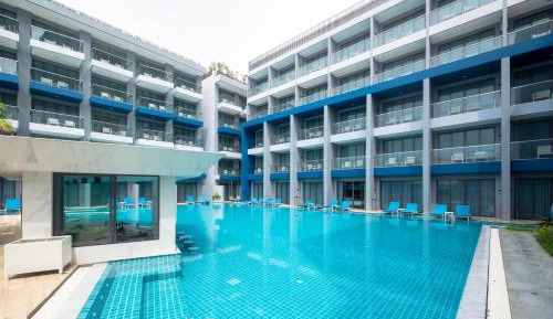 Deluxe Pool Access Room