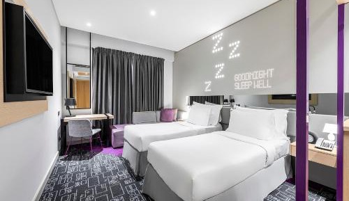 Urban Twin Room - with complimentary Shuttle Service to the Beach and Deira City Center