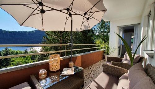 Apartment with Lake View