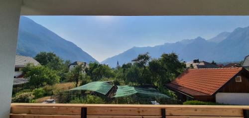 Apartment with Mountain View