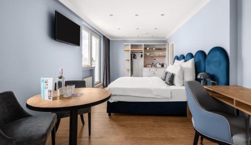 Large Studio with Kitchenette and Balcony