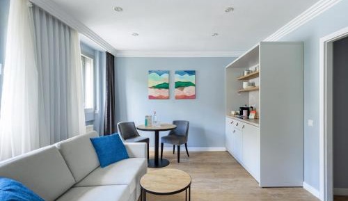 Extra Large Studio with Kitchenette and Sofa Bed