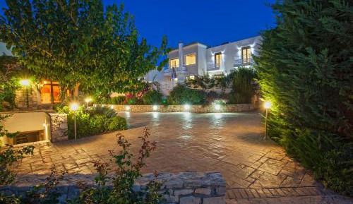 Four-Bedroom Villa with Private Pool (8-10 Adults)