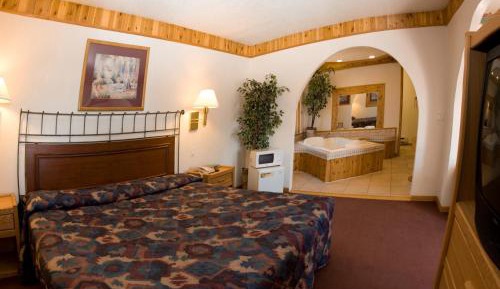 Suite with Hot Tub