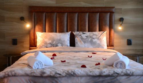 Deluxe Suite with Spa Bath