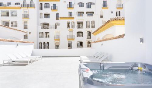 Deluxe Three-Bedroom Apartment with City View and Hot Tub