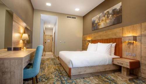 King Room with Roll-In Shower - Disability Access