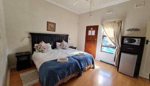Deluxe Double Room (2 Adults + 1 Child)