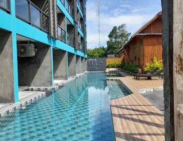 Deluxe Pool Access