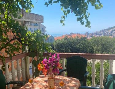 Deluxe Double Room with Side Sea View