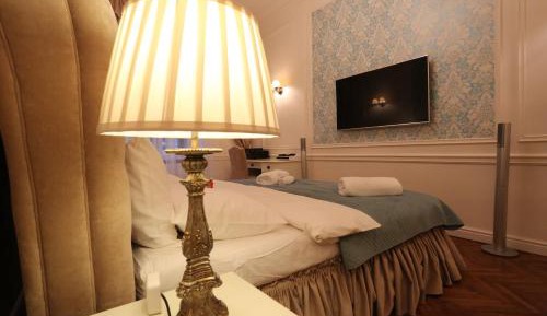 Deluxe Two-Bedroom Apartment