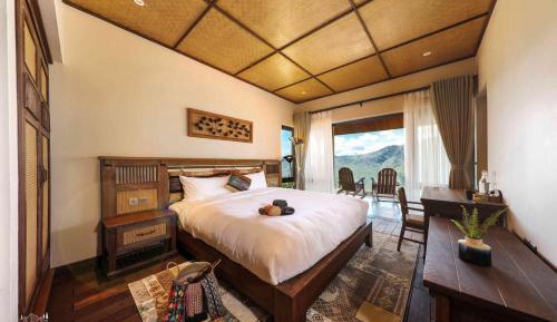 Executive Three Bedroom Villa on the Rock