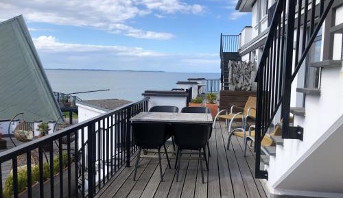 Family Apartment with Side Sea View