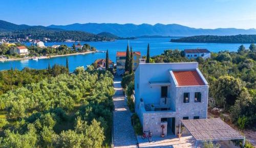 Three Bedroom Villa with Terrace