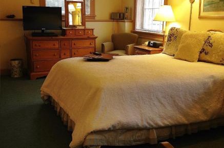 Standard Queen Room