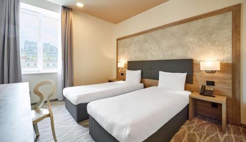 Superior Room with Greek Square View