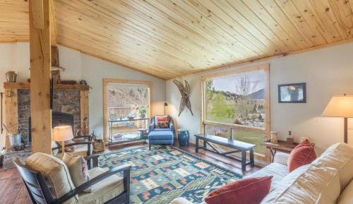 Three-Bedroom Holiday Home 
