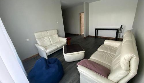 One-Bedroom Apartment with View