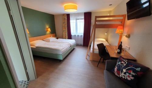 Quadruple Room with Private Bathroom