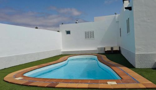 Apartment with Pool View 