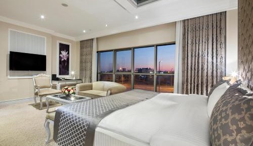 Deluxe Queen Room