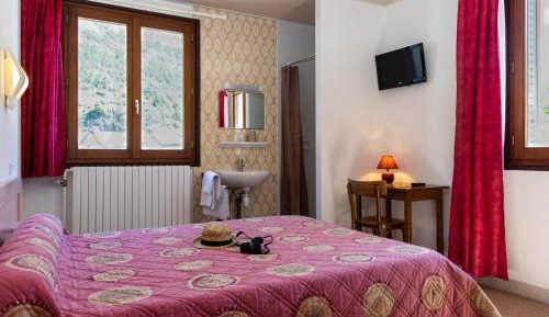 Double Room with Shared Toilet