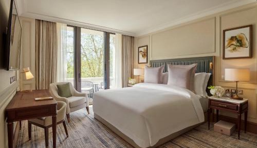 Garden Suite with exclusive access to Cadogan private gardens