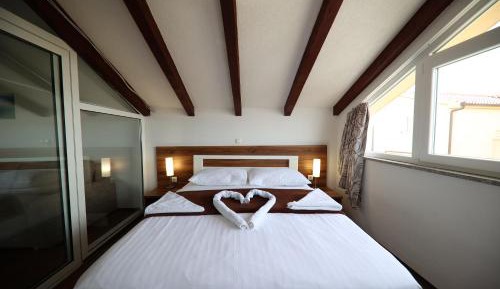 Deluxe Suite with Sea View