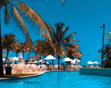 Apartment with Pool View 