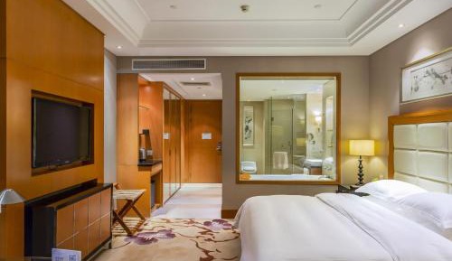 Deluxe King Non-Smoking Room