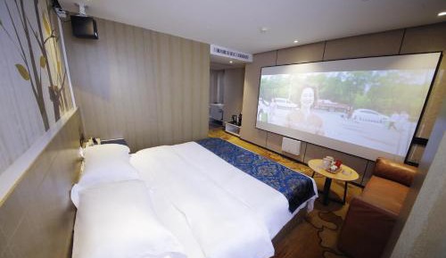 Superior Queen Room with IMAX