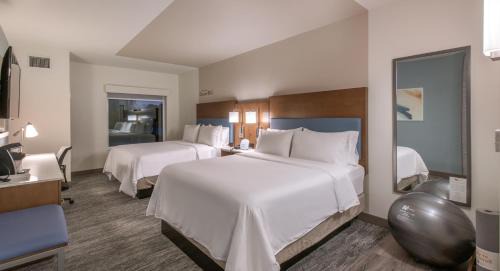 Standard Queen Room with Two Queen Beds