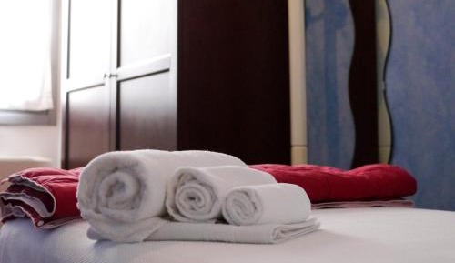 Single Room with Shared Bathroom